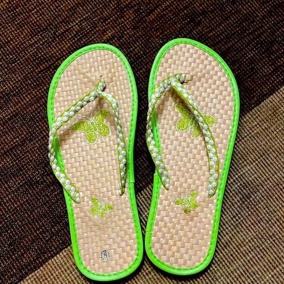 Knitted Butterfly Spa Flip Flops. - Picture 1 of 1